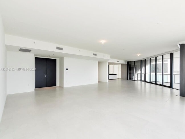 Building Photo - 1000 Biscayne Blvd