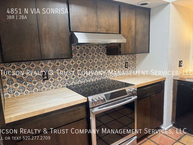 Building Photo - 4851 Vía Sonrisa