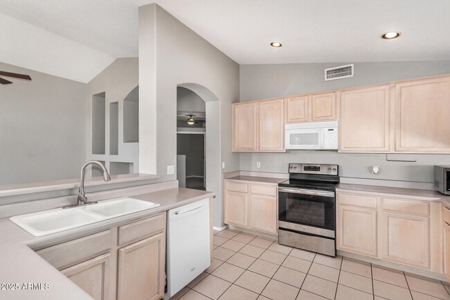 Building Photo - 6769 W Monona Dr