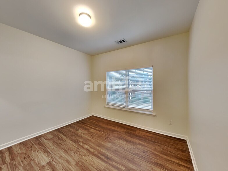 Building Photo - 323 Stoney Hollow Rd