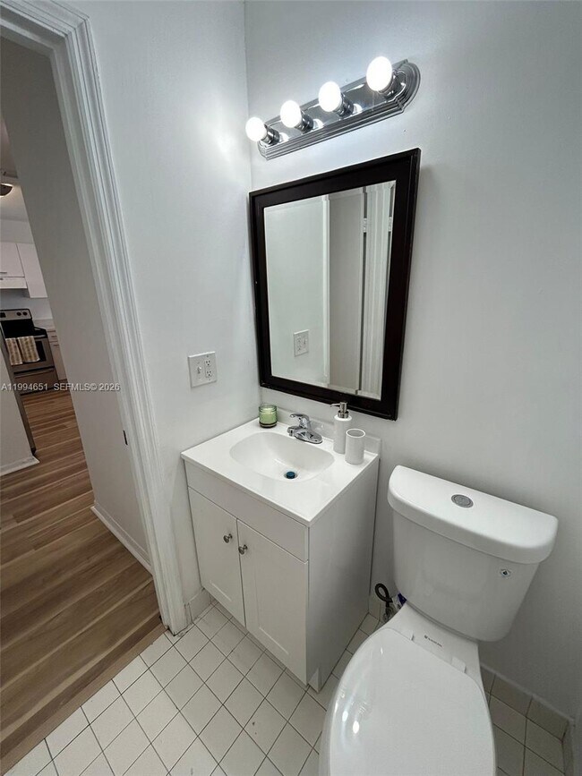 Building Photo - 6255 SW Kendale Lakes Cir