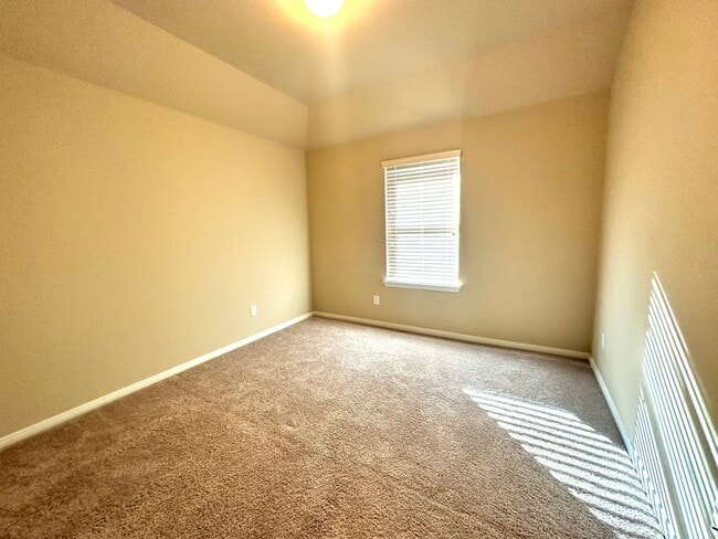 Building Photo - 22407 Ebbets Field Dr