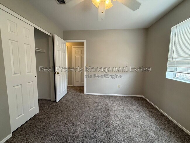 Building Photo - 3725 E Taro Ln