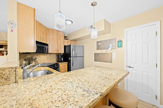 Building Photo - 95 N Birch Rd