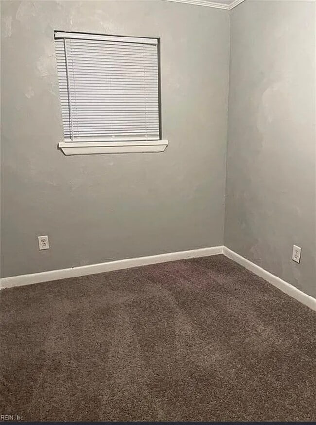 Building Photo - 633 42nd St