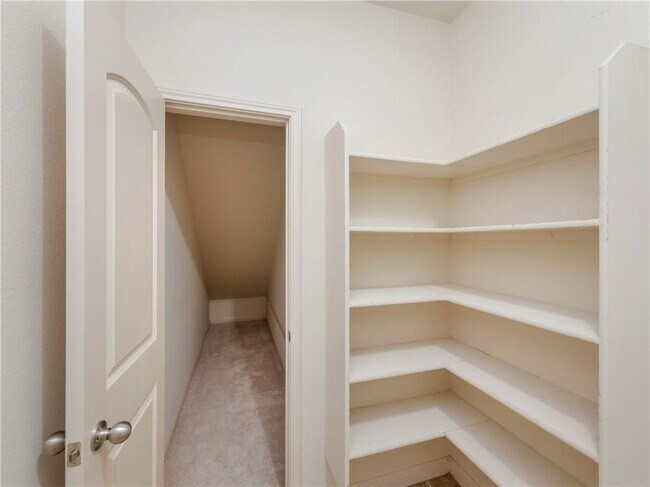 Building Photo - 2209 Nestlewood Dr