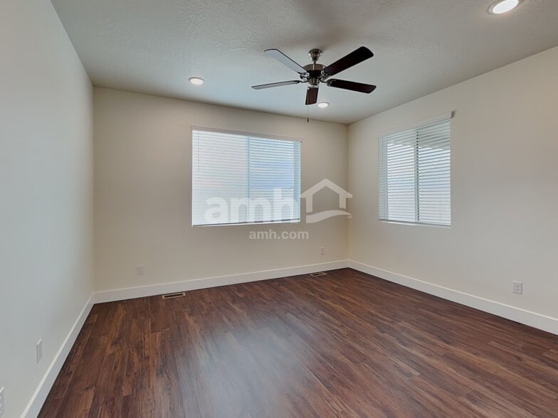 Building Photo - 2990 N Vigo Ave