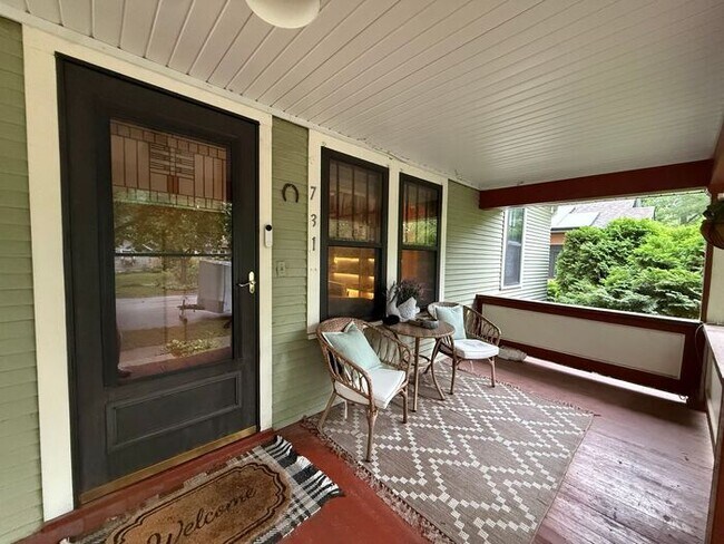 Building Photo - $1,325 | 2 Bedroom, 1 Bathroom House | Dog Friendly* | Sublease Available for June 29th, 2026 Mov...