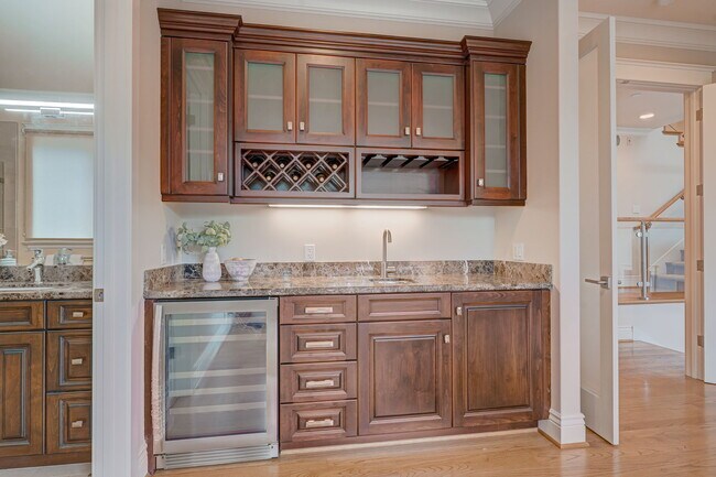 Building Photo - 140 Emerald Estates Ct