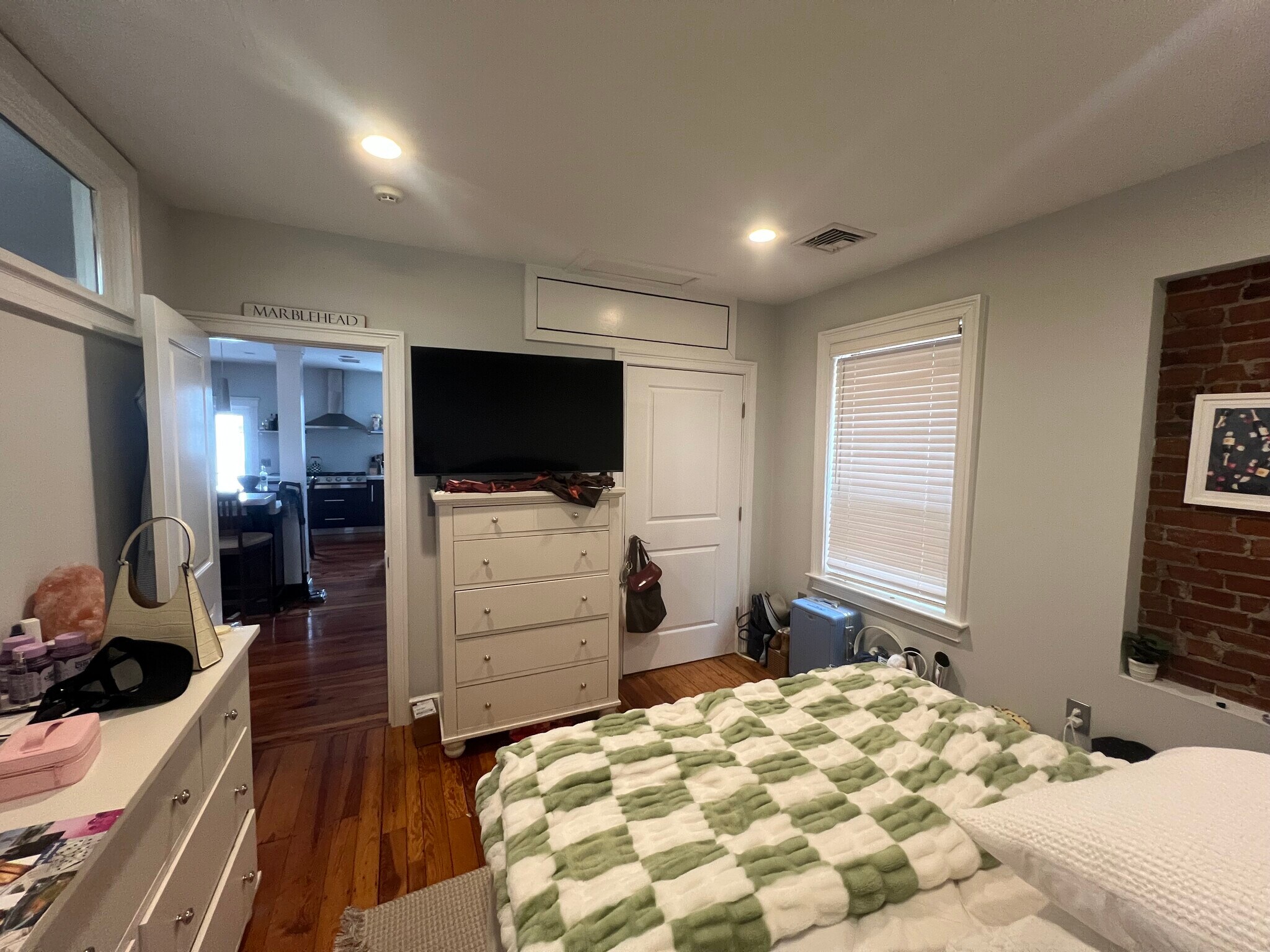 Building Photo - 733 E 3rd St