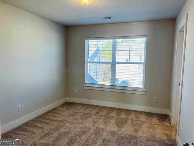 Building Photo - 371 Crestbrook Ln