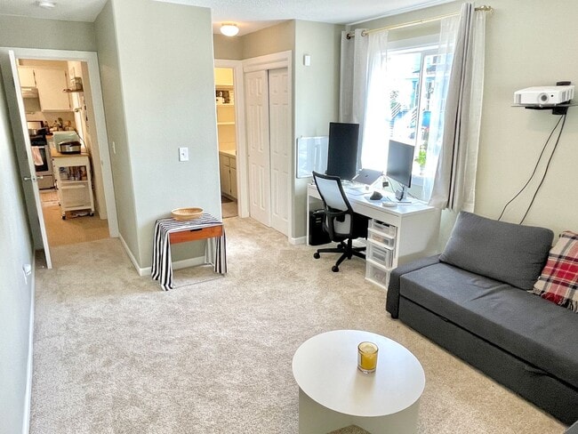 Building Photo - Boise Neighborhood 2-Story with Hardwood F...