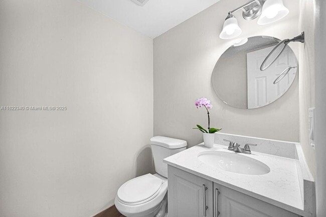 Building Photo - 9133 Fontainebleau Blvd