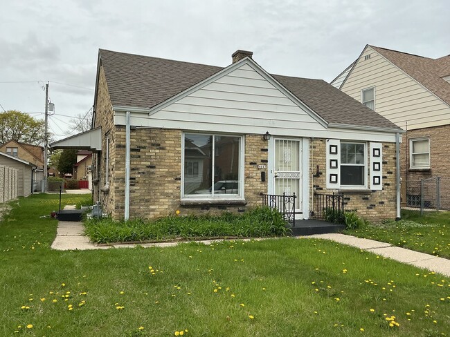 Building Photo - 2 Bedroom Single Family Home