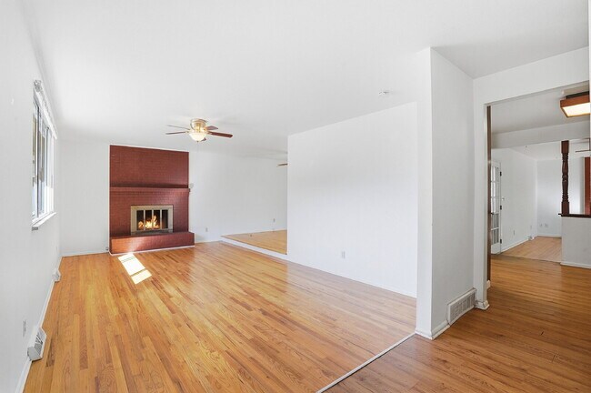 Building Photo - $2,695.95, 3-Bed, 2-Bath, Ranch House in Littleton with Great Fenced in Yard!