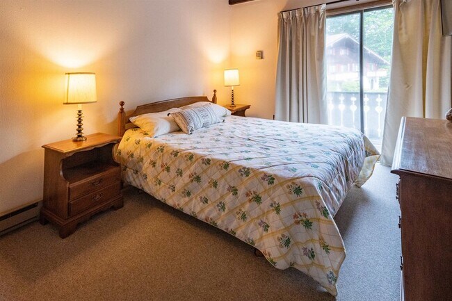 Building Photo - 18 Bunker Ln