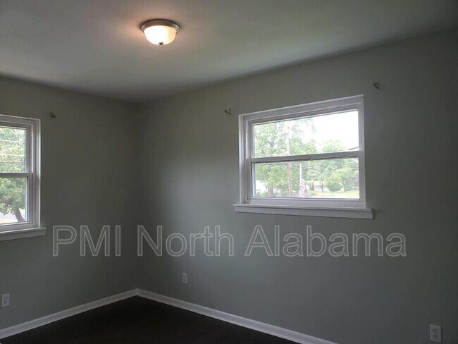 Building Photo - 3935 Mccalley Pl SW