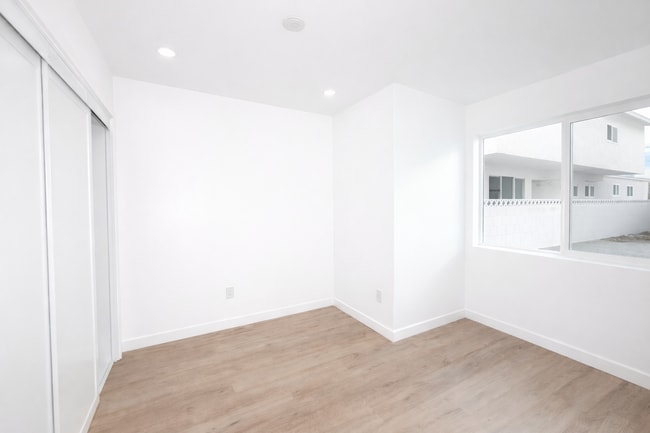 Building Photo - 12527 Cranbrook Ave