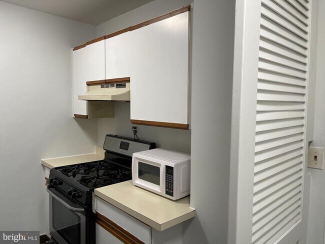 Building Photo - 2030 F St NW