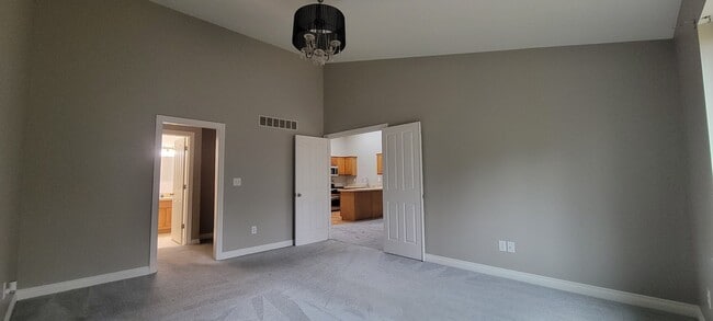 Building Photo - 3167 E 11 Mile Rd