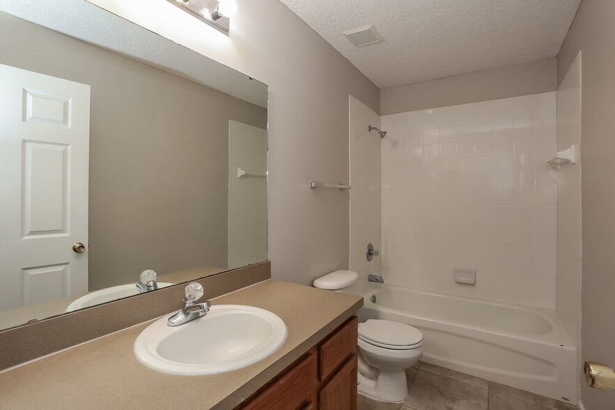 Building Photo - 14075 Golden Eagle Dr