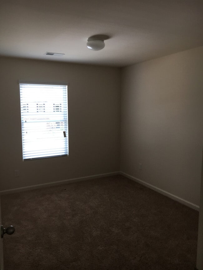 Building Photo - Doss Ferry Community in Kimberly Al  2 story house built 2017, 3 Bedroom, 2.5 bathroom house with...