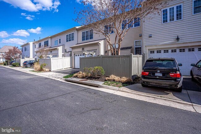 Building Photo - 24897 Pinebrook Rd