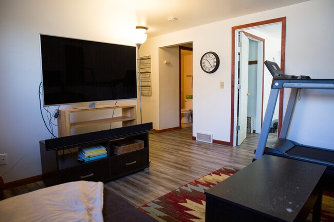 Building Photo - 1317 S Thompson Dr