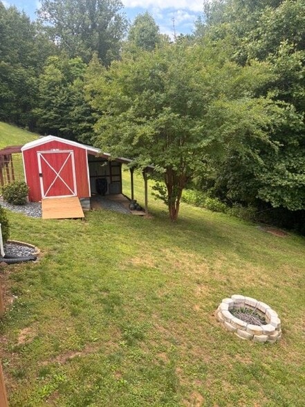 Building Photo - 586 Graceland Dr