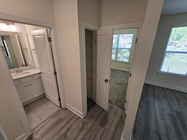Building Photo - 421 Sailor Wy