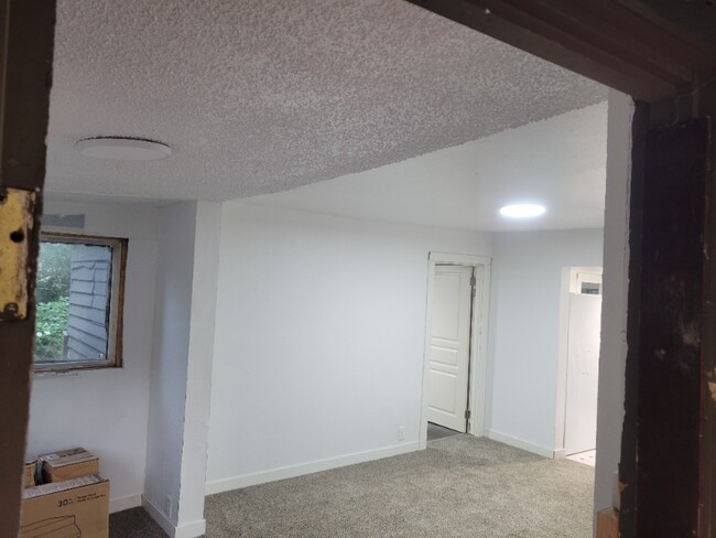 Building Photo - 1806 Hollow Dale Pl