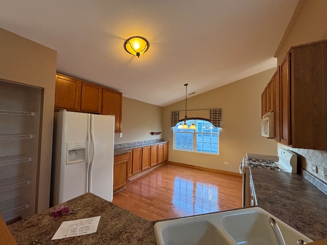 Building Photo - 24118 Walnut Cir