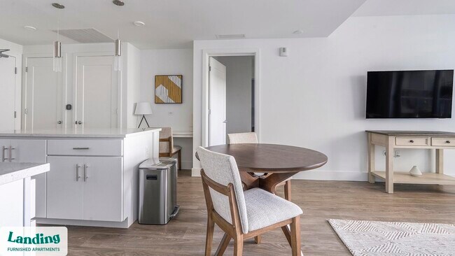 Building Photo - 1950 Mayfair St