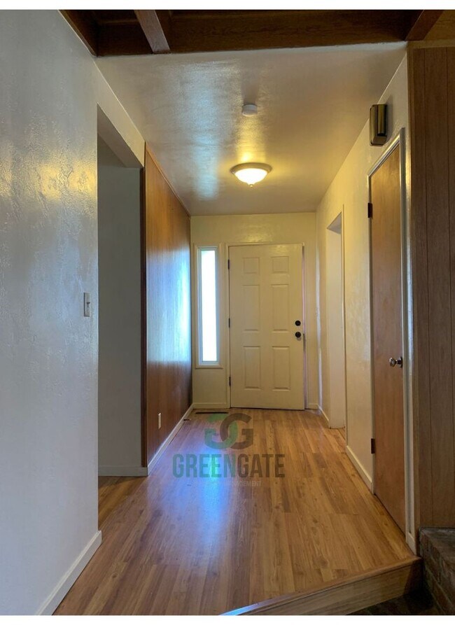 Building Photo - 338 3rd St