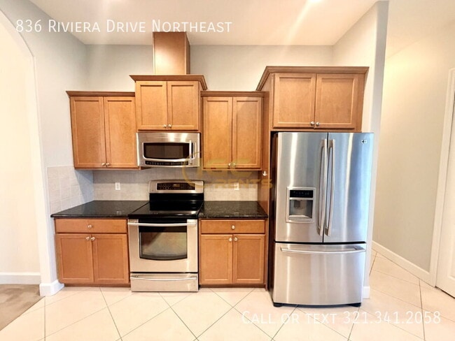 Building Photo - 836 Riviera Dr NE