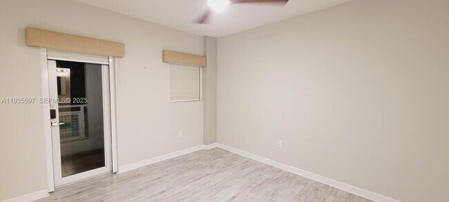 Building Photo - 471 NE 25th St