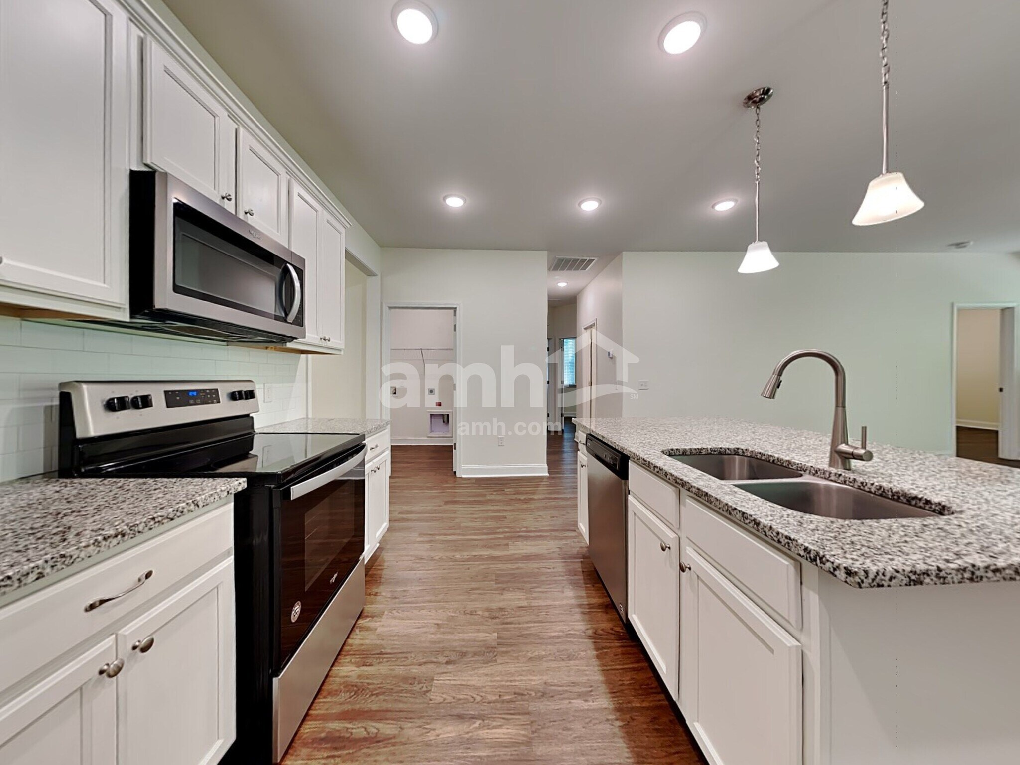 Building Photo - 219 Swan Dr