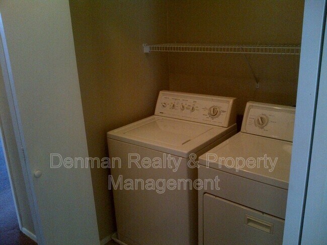 Building Photo - 5725 S 32nd Ln