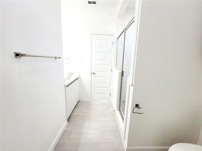 Building Photo - 17 South Dr