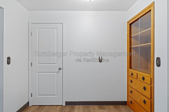 Building Photo - 10714 E Valleyway Ave