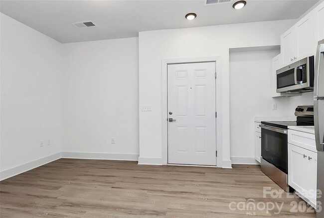 Building Photo - 3515 Markland Dr