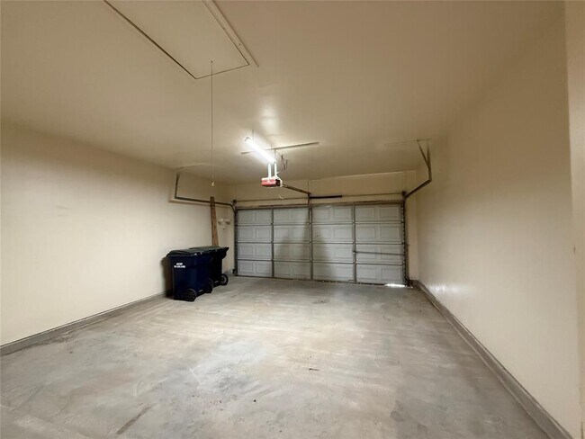 Building Photo - 303 Kates Way