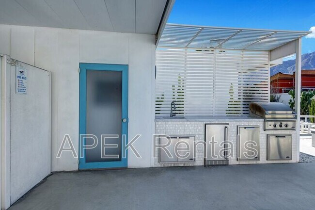 Building Photo - 3133 N Sunnyview Dr