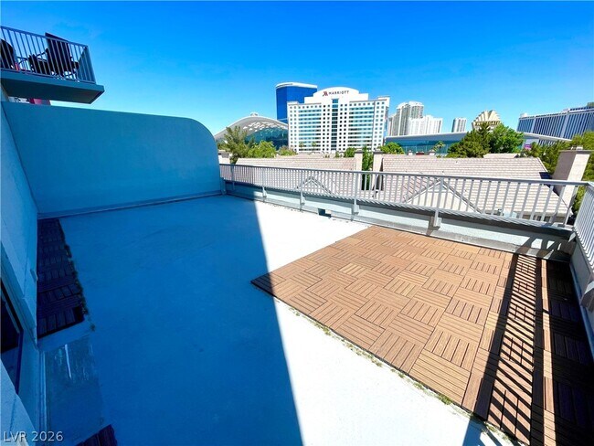 Building Photo - 360 E Desert Inn Rd