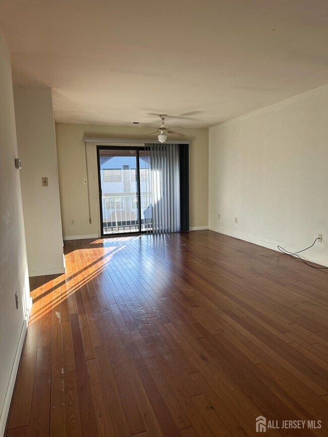 Building Photo - 142 Beverly Hill Terrace