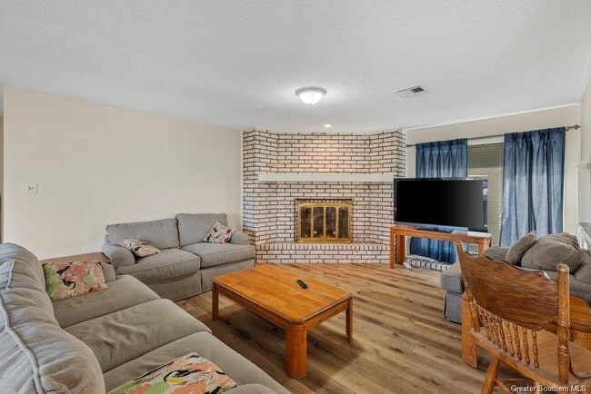 Building Photo - 4900 E St Charles Ave