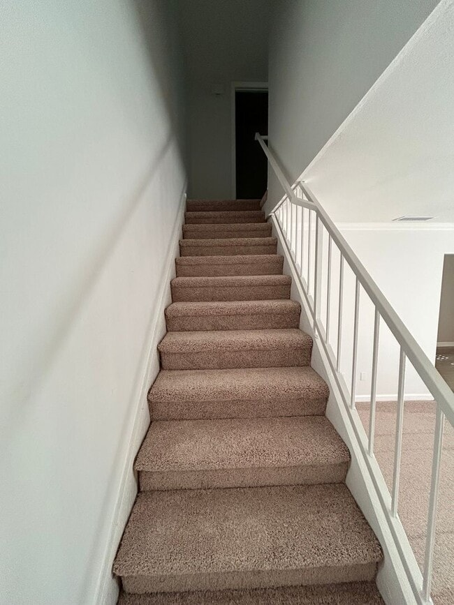 Building Photo - 2 story, 2 Bedroom, 1 bath condo for Rent - Move In Ready