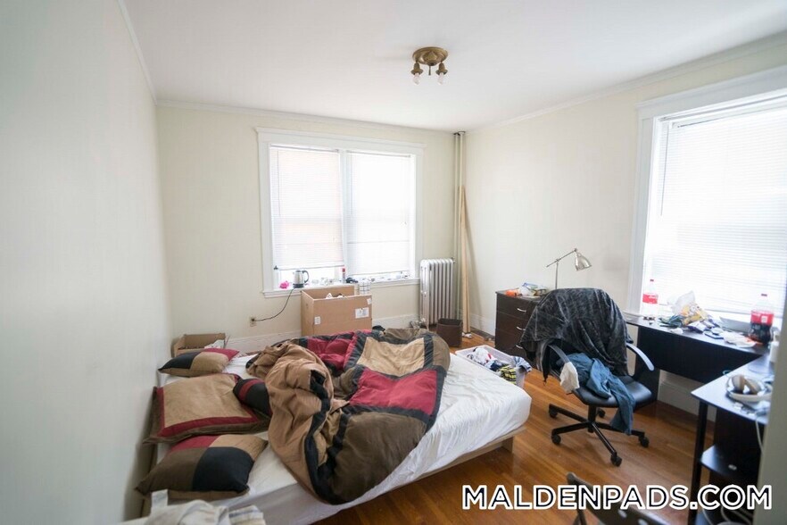 Building Photo - 92 Maple St