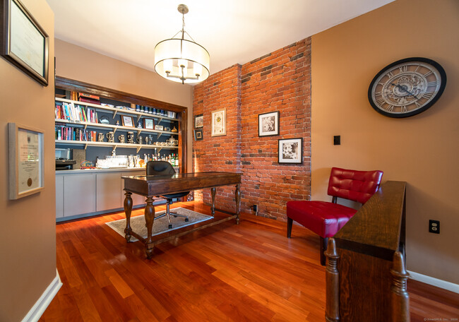 Building Photo - 1 Linden Pl