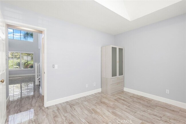 Building Photo - 8 Parisville
